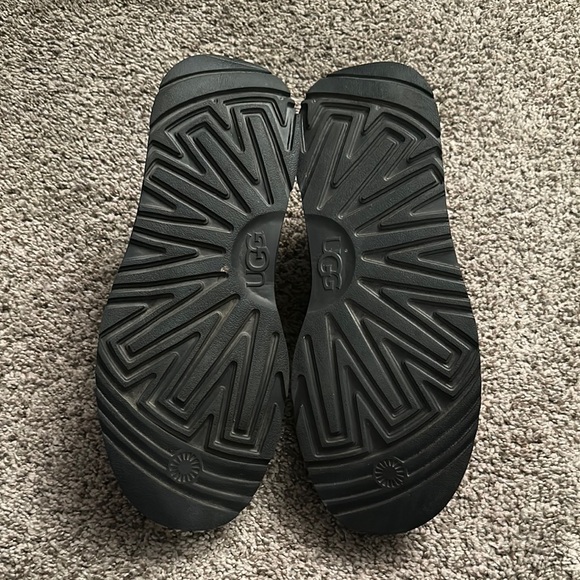 UGG Black Loafers Slip-Ons with Soft Fabric and Rounded Toe - Picture 8 of 9